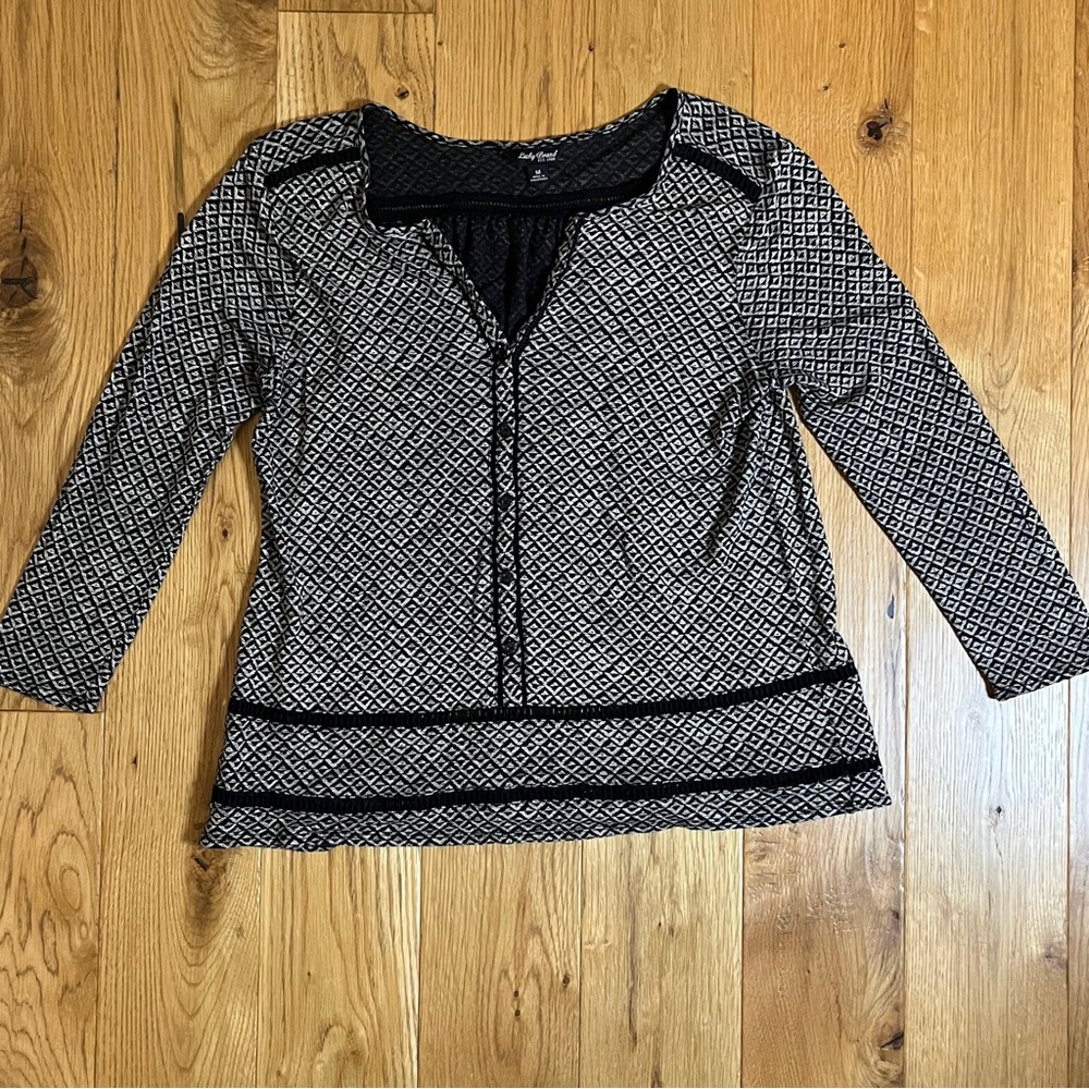 Lucky Brand Black and Cream Women's Patterned Top. 3/4 Sleeve. Size Medium